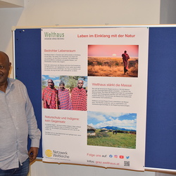 Er war zum Thema Massai ein Gast von Welthaus Graz und sehr erfreut über das Plakat
